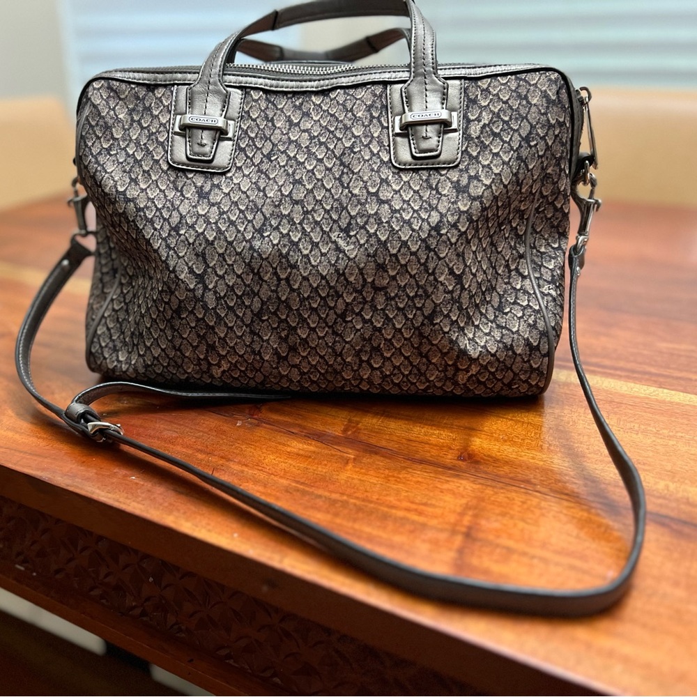 Medium size Coach shoulder bag